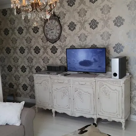 Appartamento Vaeikese Sisehooviga Korter Jahtsadama Vahetus Laeheduses *