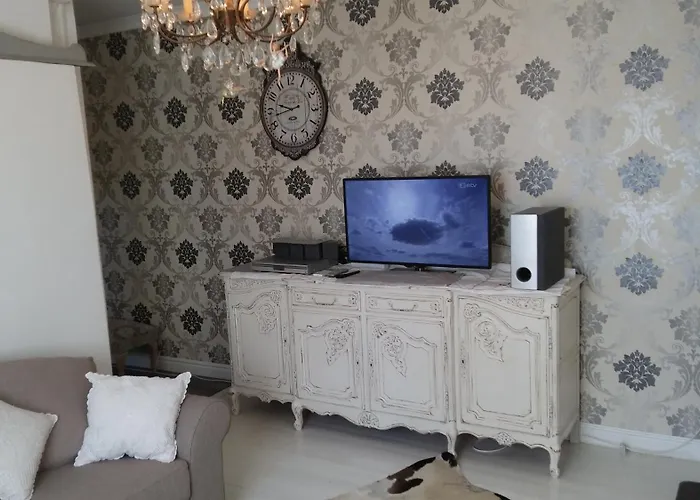 Appartamento Vaeikese Sisehooviga Korter Jahtsadama Vahetus Laeheduses *